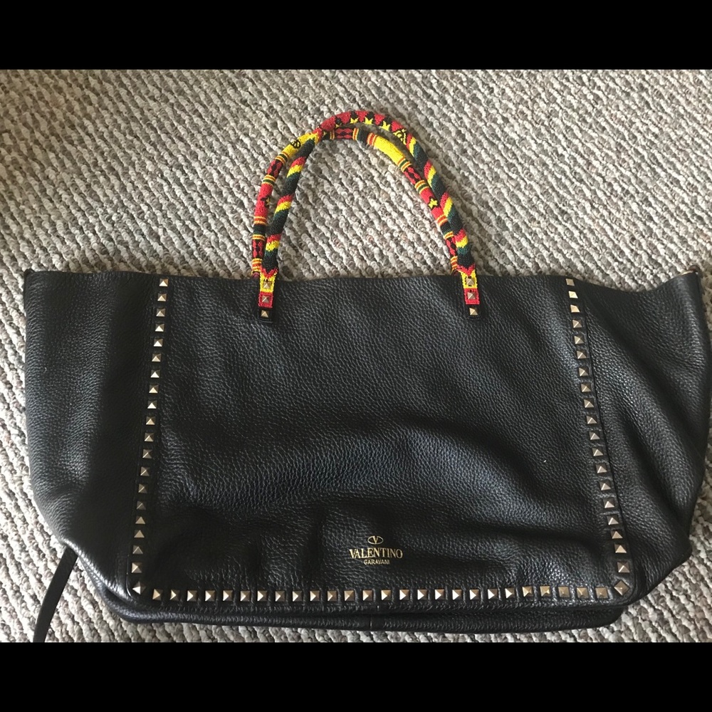 VALENTINO ROCKSTUD TRIBAL DOUBLE REVERSIBLE LEATHER TOTE IN BLACK/RED